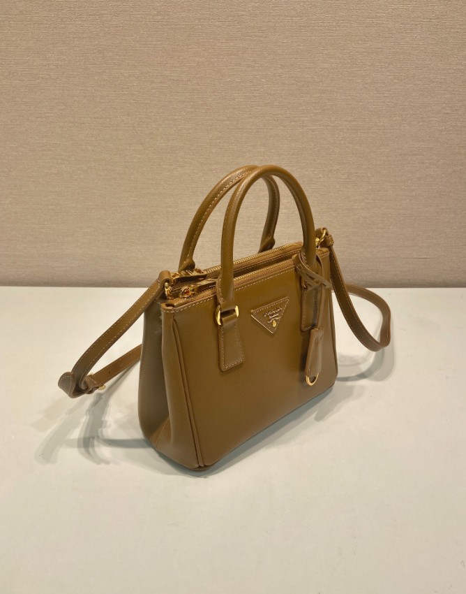 プラダ スーパーコピー ガレリア コンパクトバッグ キャメルブラウン サフィアーノ調 型押し 2WAY 上品なデザイン 1BA906_5