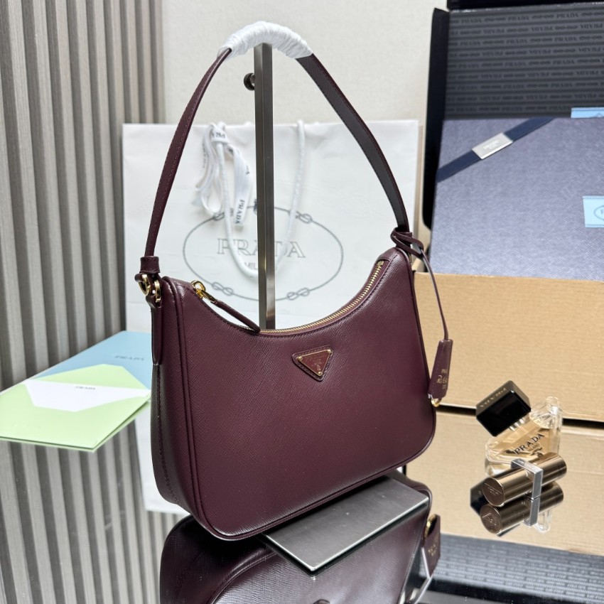 プラダ ハイブランド リエディション2005 ショルダーバッグ ボルドー 深みある艶感と上品なゴールド金具 1N204W_5