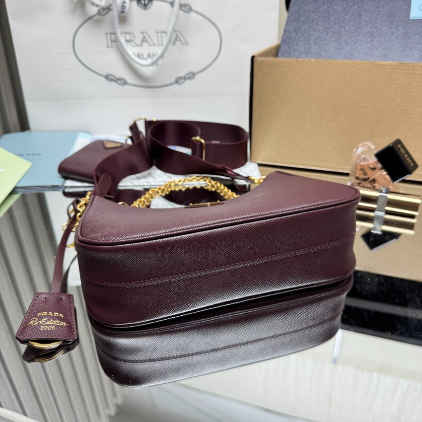 プラダ スーパーコピー 届く リエディション2005 ショルダーバッグ ボルドー ゴールドチェーン ポーチ付き2WAY仕様 1BH204_1