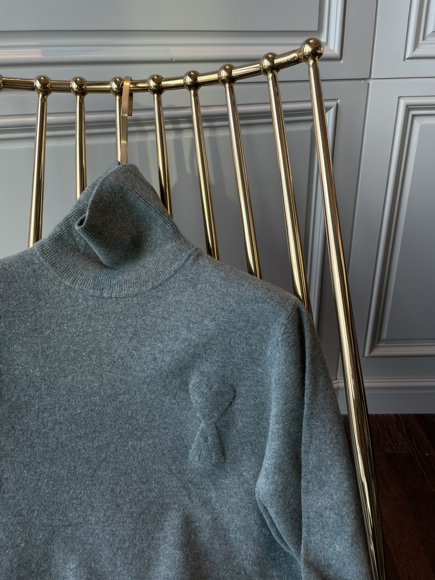 【AMI PARISアミ・パリ】AMI DE COEUR 新作激安 タートルネックセーター リサイクルカシミア セーター