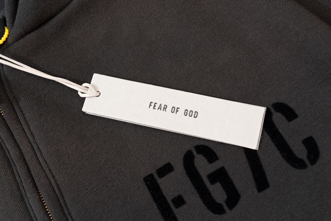 FEAR OF GOD 【フィア・オブ・ゴッド】激安新作通販 ベージュ ロゴ ハーフジップ フーディ