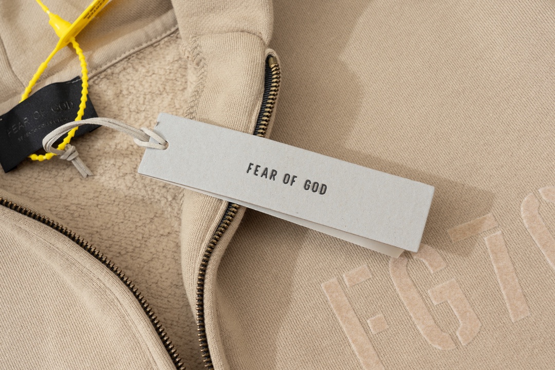 FEAR OF GOD 【フィア・オブ・ゴッド】激安新作通販 ベージュ ロゴ ハーフジップ フーディ
