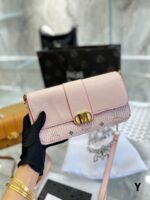 MCM(エム シー エム)アウトレット皮革素材ショルダーバッグ