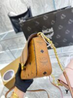 MCM(エム シー エム)アウトレット皮革素材ショルダーバッグ