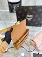 MCM(エム シー エム)アウトレット皮革素材ショルダーバッグ