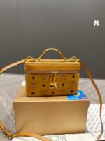 MCM(エム シー エム)激安輸入安く 買うコスメティックバッグ
