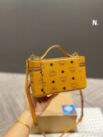 MCM(エム シー エム)激安輸入安く 買うコスメティックバッグ