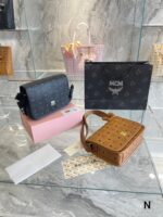 MCM(エム シー エム)アウトレット男女兼用ショルダーバッグ