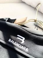 バレンシアガ(balenciaga)偽物新作セール買い方パーカー