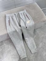 秋冬新作thom browne（トム ブラウン）アウトレット商品メンズパーカーセット