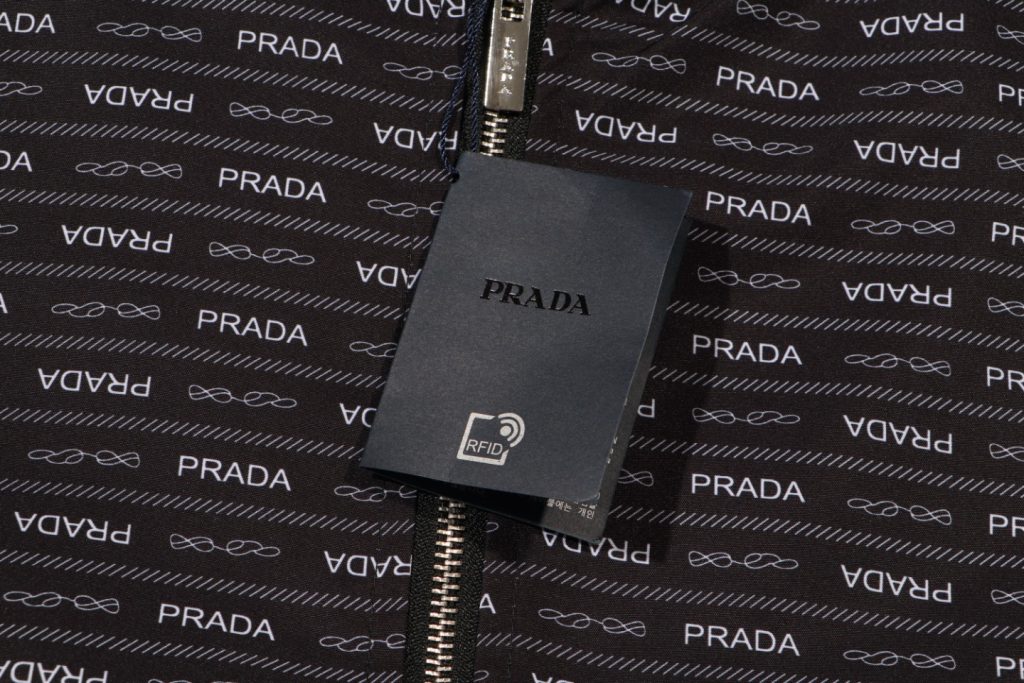  PRADA(プラダ )コピーしゃれ ジャンパー スカジャン ブルゾ