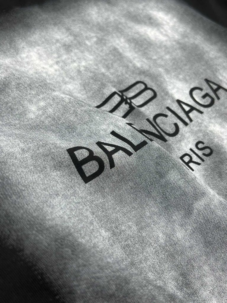 BALENCIAGA(バレンシアガ)2024新作スーパーコピーファッショングラフィティ長袖tシャツ