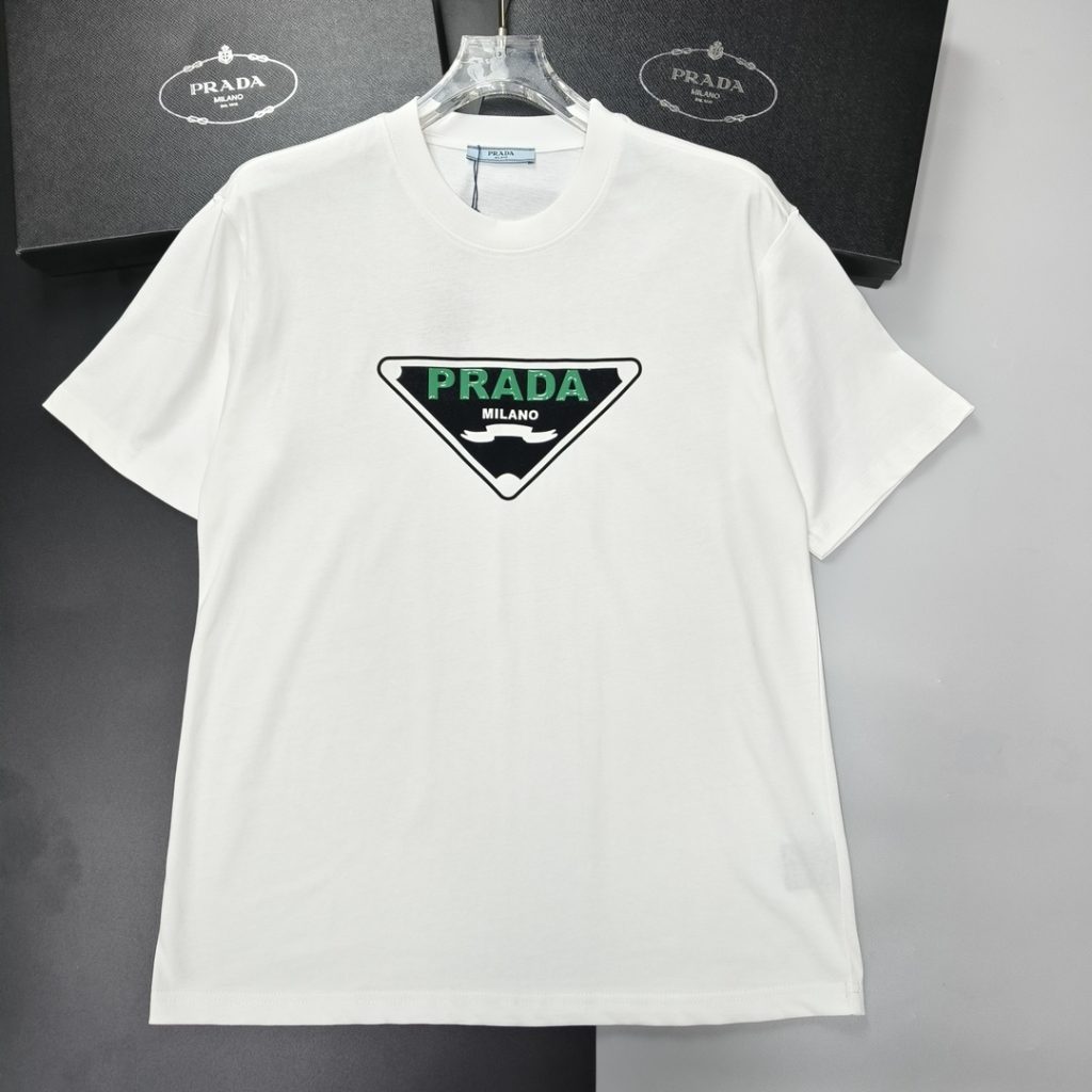 PRADA (プラ ダ)コピーファッションアルファベットプリント半袖Tシャツ
