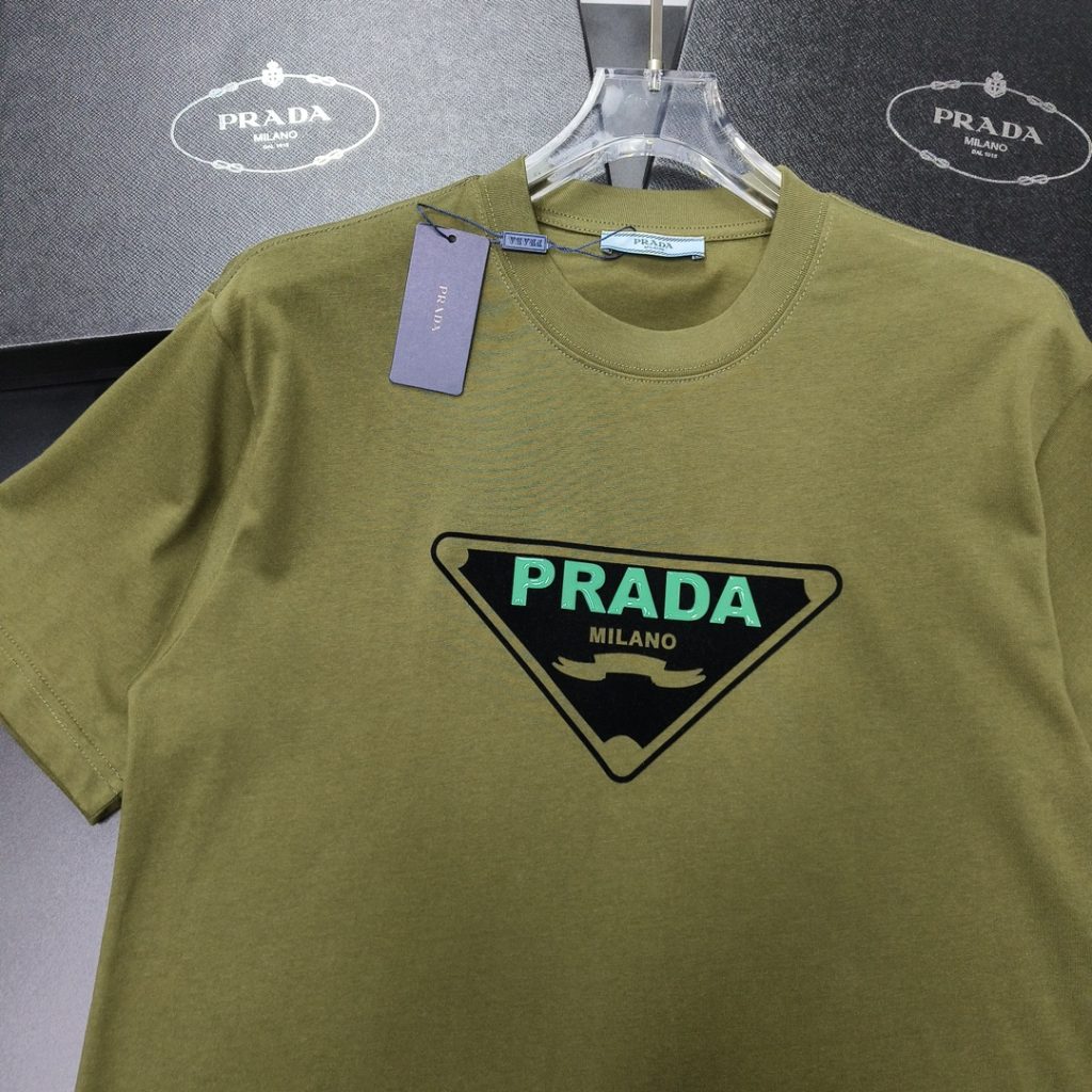 PRADA (プラ ダ)コピーファッションアルファベットプリント半袖Tシャツ