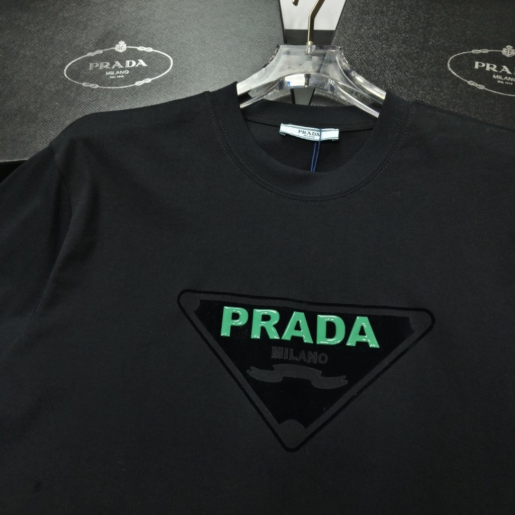 PRADA (プラ ダ)コピーファッションアルファベットプリント半袖Tシャツ