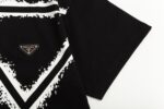 PRADA (プラ ダ)スーパーコピーファッショングラフィティ半袖Tシャツ男女兼用