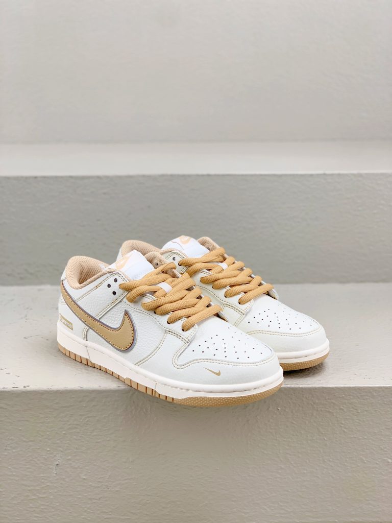 Supreme（シュプリーム） x Nike By You SB Dunk Low Retro SP クリエイティブなカラーマッチングスニーカーn級品