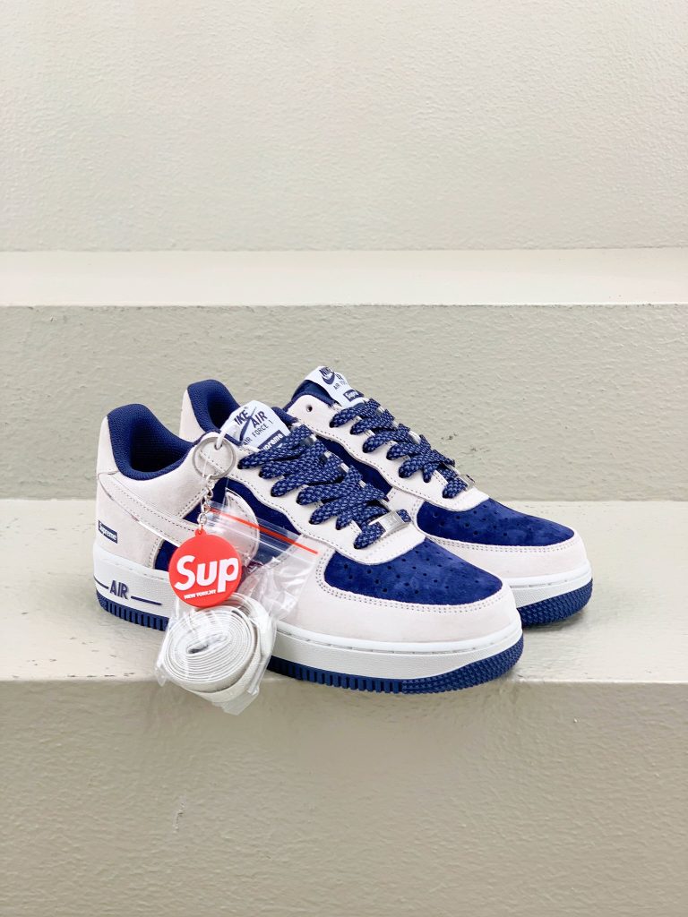 Supreme x Nike Air Force 1 07 Lowコラボ ロートップスニーカー