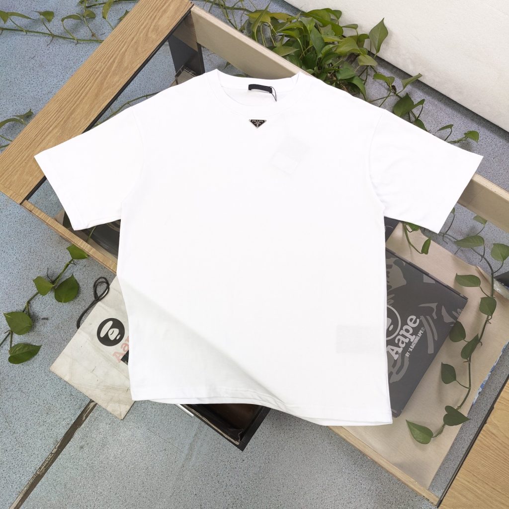 PRADA (プラ ダ)メタルマーク100%コットン 快適柔らかい偽物半袖Tシャツ激安通販