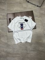 PRADA (プラ ダ)2024春新作 ファッションプリント半袖Tシャツ男女兼用
