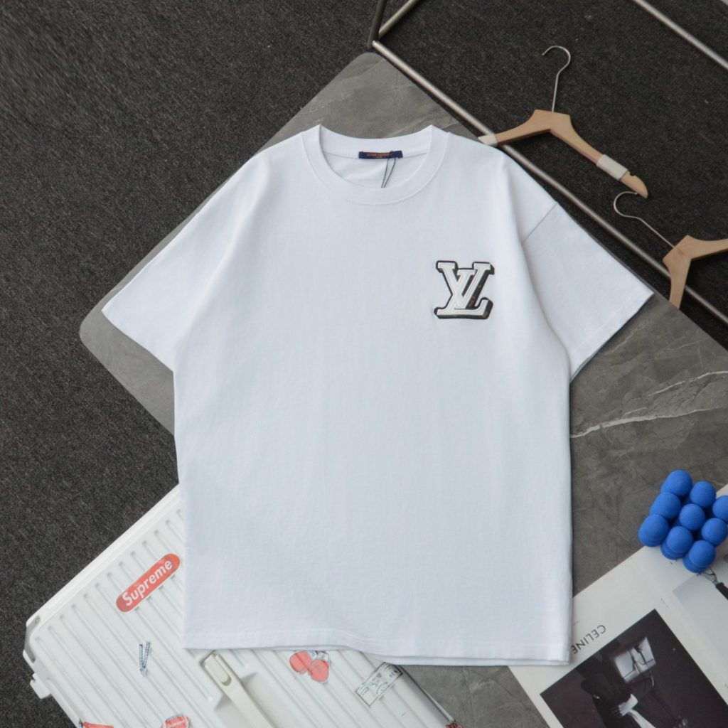 LOUIS VUITTON(ルイヴィトン)3D刺繍ラウンドネック半袖スーパーコピー