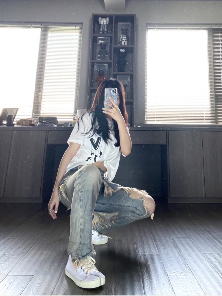 LOUIS VUITTON(ルイヴィトン) 2024新作アルファベット プリント カップルモデル半袖Tシャツコピー