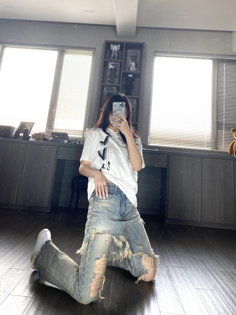 LOUIS VUITTON(ルイヴィトン) 2024新作アルファベット プリント カップルモデル半袖Tシャツコピー