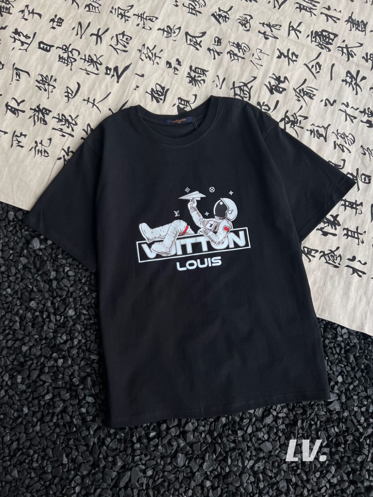 LOUIS VUITTON(ルイヴィトン) 宇宙飛行士プリントラウンドネック半袖 スーパーコピー