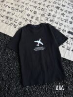 LOUIS VUITTON(ルイヴィトン) 飛行機アルファベットプリントラウンドネック半袖