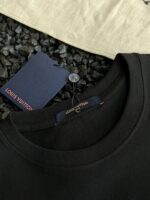 LOUIS VUITTON(ルイヴィトン) 飛行機アルファベットプリントラウンドネック半袖