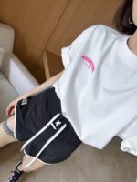 BALENCIAGA(バレンシアガ)2024春新作黒と白のパウダープリントラウンドネック半袖