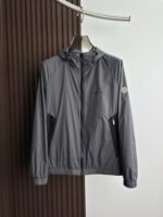 MONCLER(モンクレール)偽物超軽量フード付きジャケット激安通販