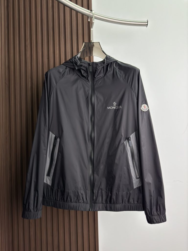 MONCLER(モンクレール)偽物超軽量フード付きジャケット激安通販