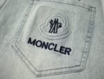 MONCLER(モンクレール)スリムフィット伸縮性のある生地ジーンズ