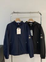 MONCLER(モンクレール)春新作刺繍ロゴロゴメタルバックルフード付きカジュアルジャケットコピー