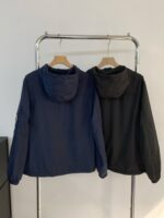 MONCLER(モンクレール)春新作刺繍ロゴロゴメタルバックルフード付きカジュアルジャケットコピー