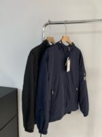 MONCLER(モンクレール)春新作刺繍ロゴロゴメタルバックルフード付きカジュアルジャケットコピー