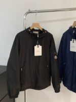MONCLER(モンクレール)春新作刺繍ロゴロゴメタルバックルフード付きカジュアルジャケットコピー