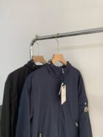 MONCLER(モンクレール)春新作刺繍ロゴロゴメタルバックルフード付きカジュアルジャケットコピー