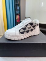 PRADA(プラダ )ミラノ展示会で新作メンズシューズn級品