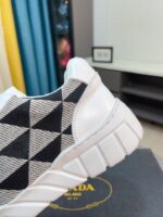 PRADA(プラダ )ミラノ展示会で新作メンズシューズn級品