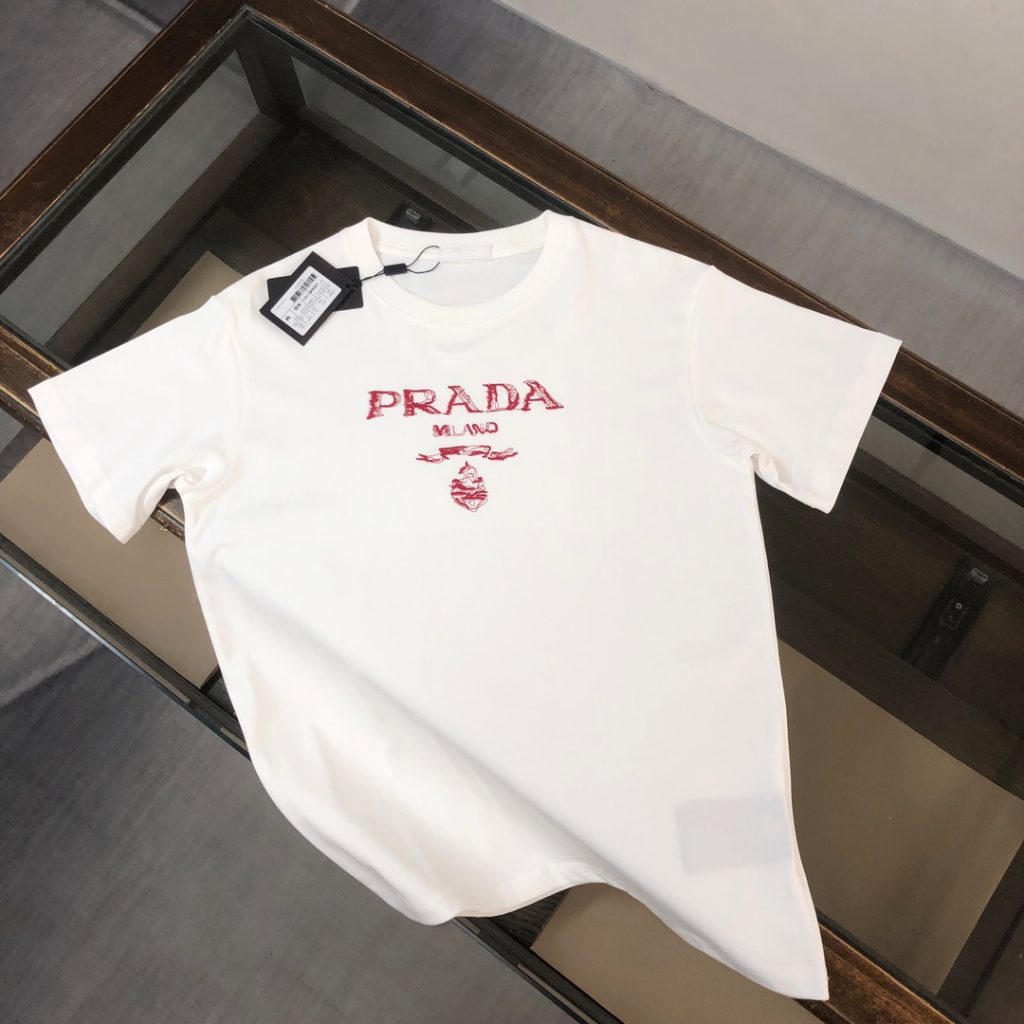 PRADA(プラダ)2024春夏新作黒と白ファッションカップルモデル半袖Tシャツスーパーコピー