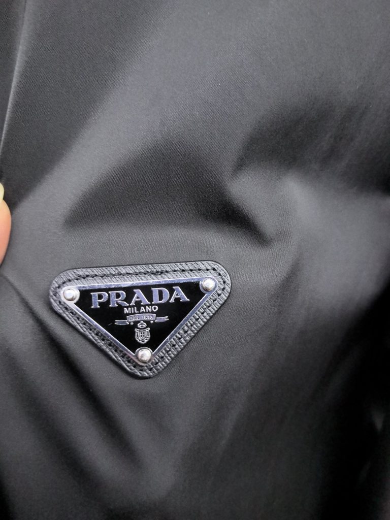 PRADA(プラダ) 2024新作偽物防風性スタンドカラージャケット激安通販