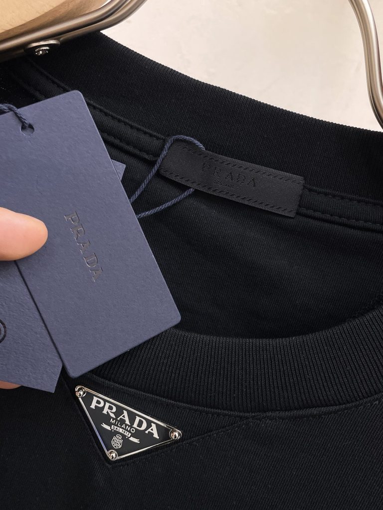 PRADA(プラダ)春夏新作三角カスタム生地マーク半袖Tシャツn級品