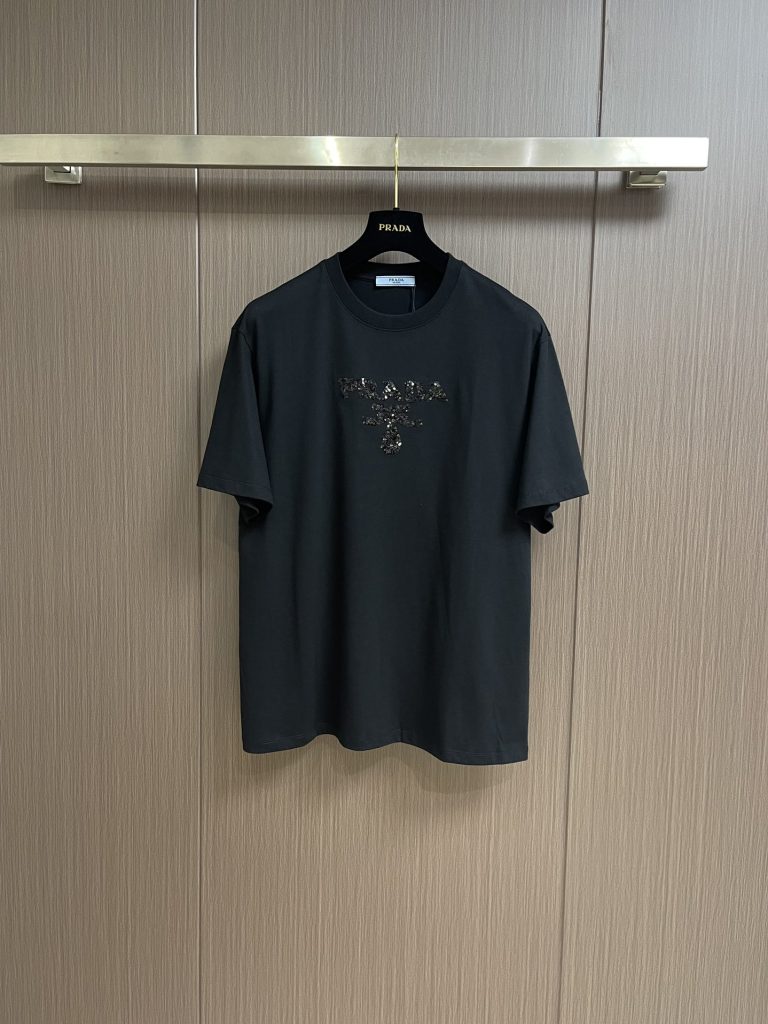 PRADA(プラダ)2024春アルファベットロゲ刺繍ラウンドネック半袖 Tシャツスーパーコピー