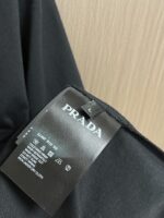 PRADA(プラダ)2024春アルファベットロゲ刺繍ラウンドネック半袖 Tシャツスーパーコピー