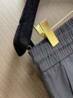 PRADA(プラダ)2024偽物三角マーク ロゲカジュアルスウェットパンツ激安通販