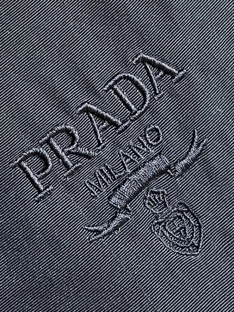 PRADA(プラダ)2024偽物三角マーク ロゲカジュアルスウェットパンツ激安通販