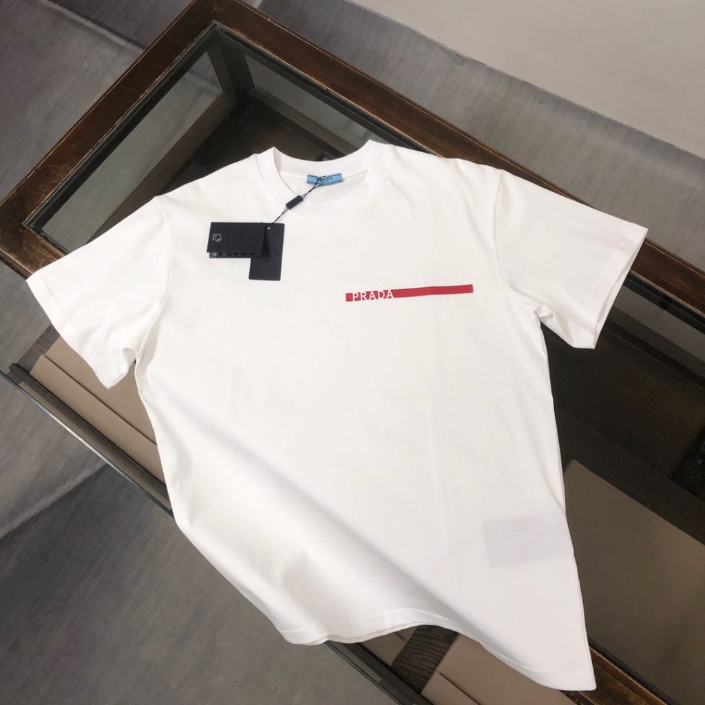 PRADA(プラダ)2024新作定番赤いストライプのロゴデザインカップルモデル半袖Tシャツ n級品