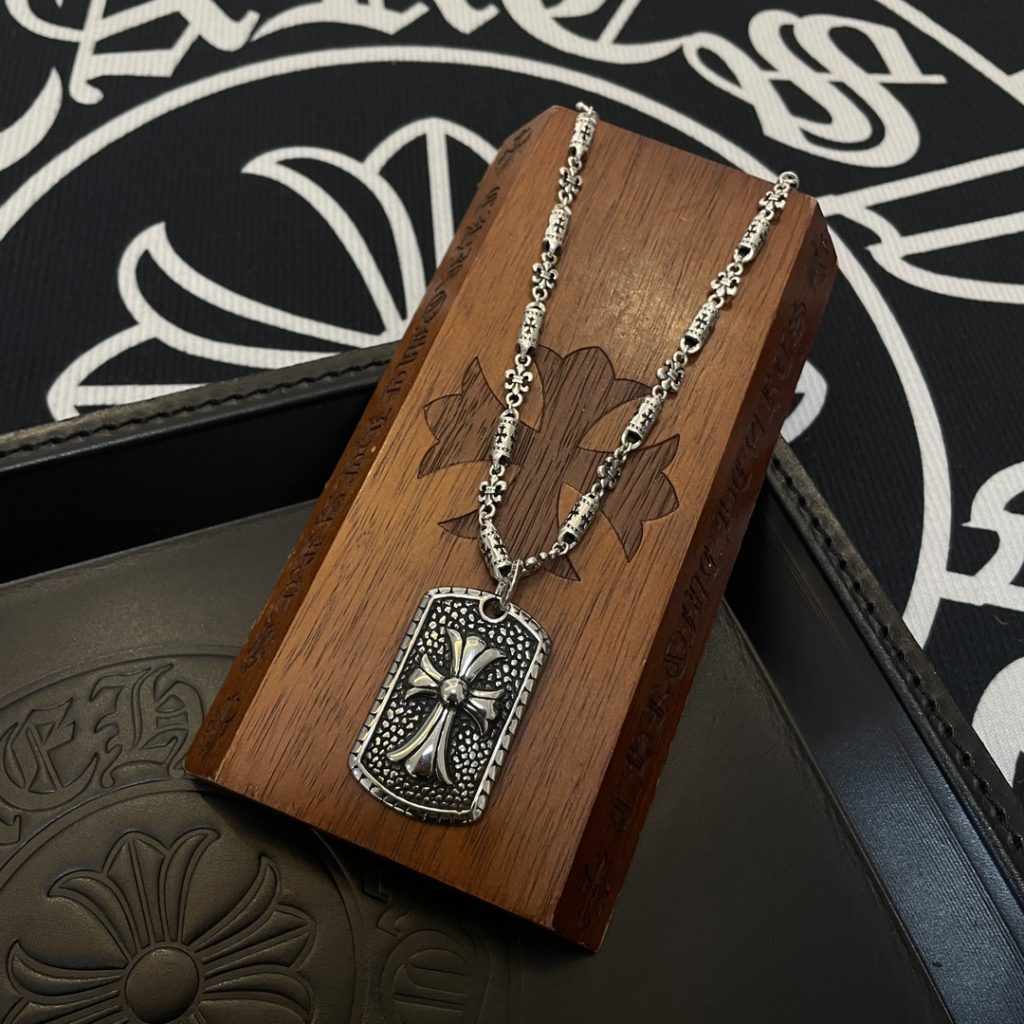 Chrome Hearts（クロムハーツ） コピー シールドクロスチャームネックレス